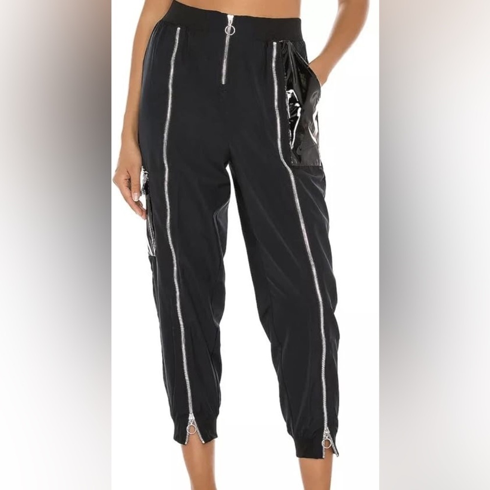 Nike Sportswear Women’s Icon Clash Woven Pants in black size large